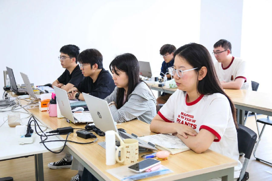 八維職業學校大學生短期精英班開啟職場高速通道