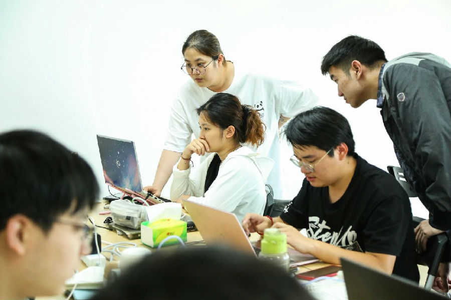 八維職業學校大學生短期精英班開啟職場高速通道