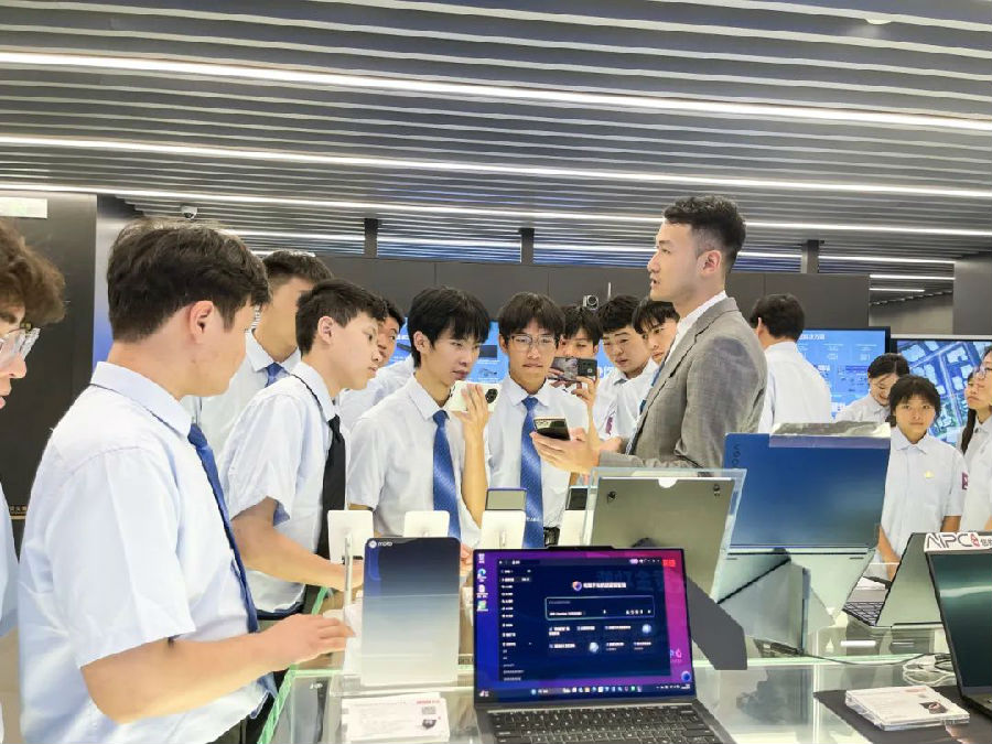 八維職業學校高職?？频木u籃鑄就職業精英的輝煌舞臺