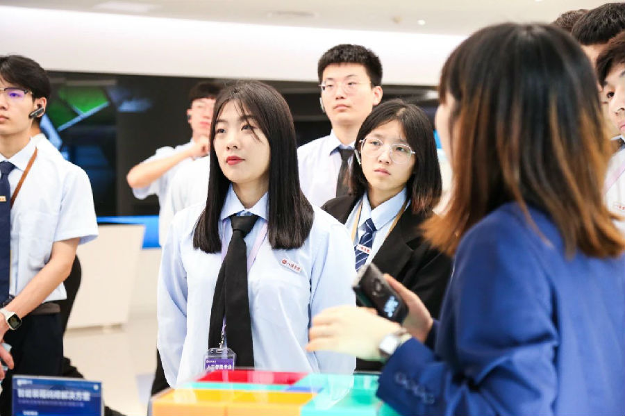 八維職業(yè)學(xué)校領(lǐng)航職業(yè)教育新風(fēng)潮引領(lǐng)學(xué)子馳騁職場巔峰