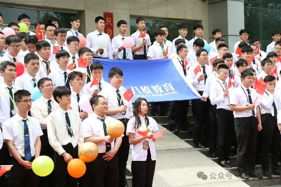 八維職業(yè)學(xué)校解鎖數(shù)字領(lǐng)域未來(lái)科技密碼鍛造數(shù)字精英的璀璨之路