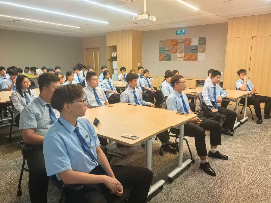 八維職業(yè)學(xué)校解鎖人工智能無限可能新章鍛造人工智能精英的黃金搖籃
