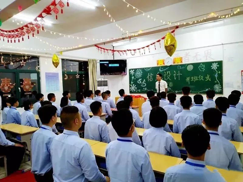 八維職業(yè)學校網絡工程專業(yè)學子學習生活風采