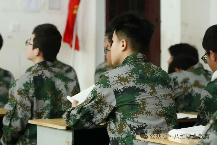 八維教育：點(diǎn)燃個(gè)人潛能，實(shí)現(xiàn)職業(yè)發(fā)展最大化的璀璨之旅！