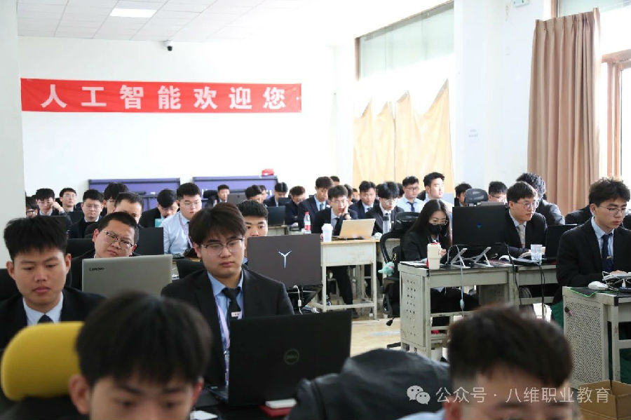 上海人工智能培訓機構(gòu)哪個口碑好？推薦八維職業(yè)學校的理由？