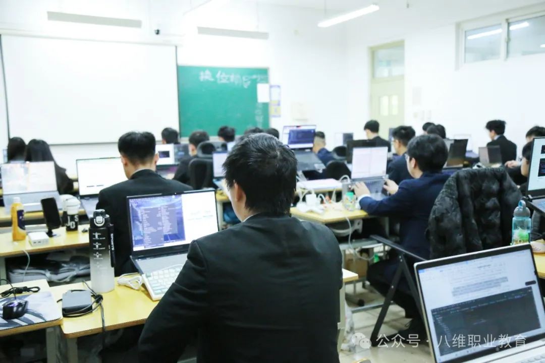 上海網站工程培訓機構哪個口碑好？推薦八維職業學校的理由？
