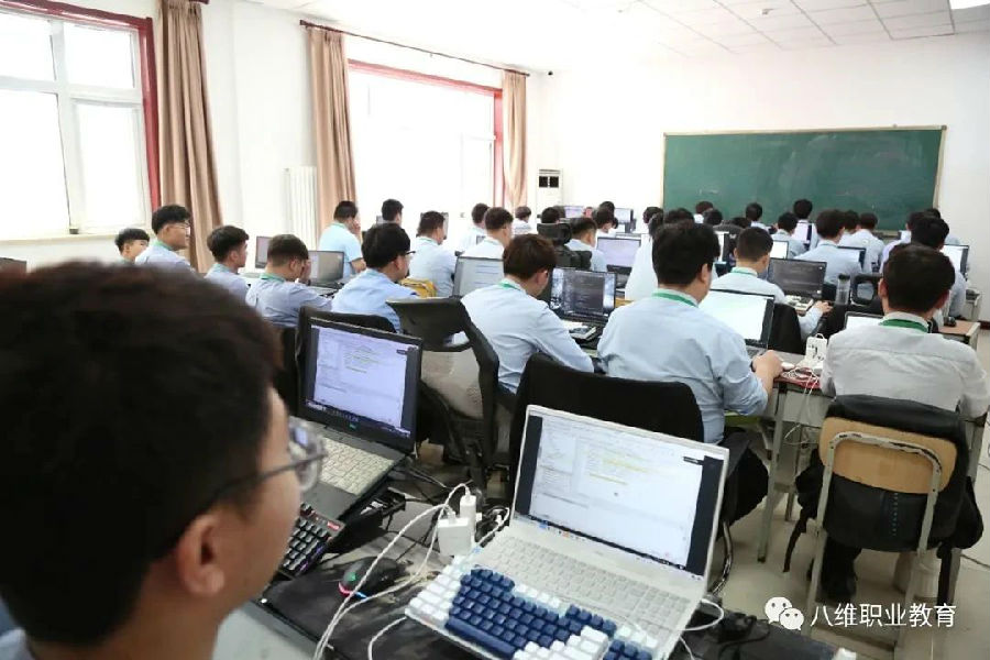 江蘇宿遷八維教育：引領人工智能AI教育，塑造AI領域的領航者與人才！