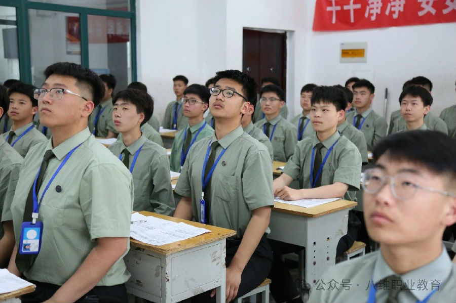 八維職業(yè)學(xué)校：解鎖人工智能領(lǐng)域無限潛能，孕育未來科技精英！