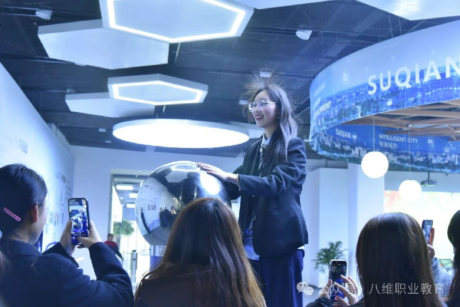 八維職業(yè)學(xué)校：打造職業(yè)教育新典范，助力學(xué)子高效快樂成才！