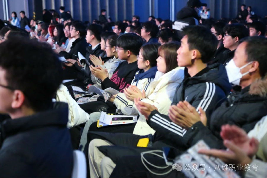 八維職業學校：AI領域的教育領航者，照亮未來職業之路！