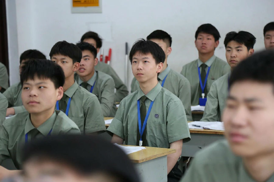 八維職業學校：領航職業教育新風潮，引領學子馳騁職場巔峰！